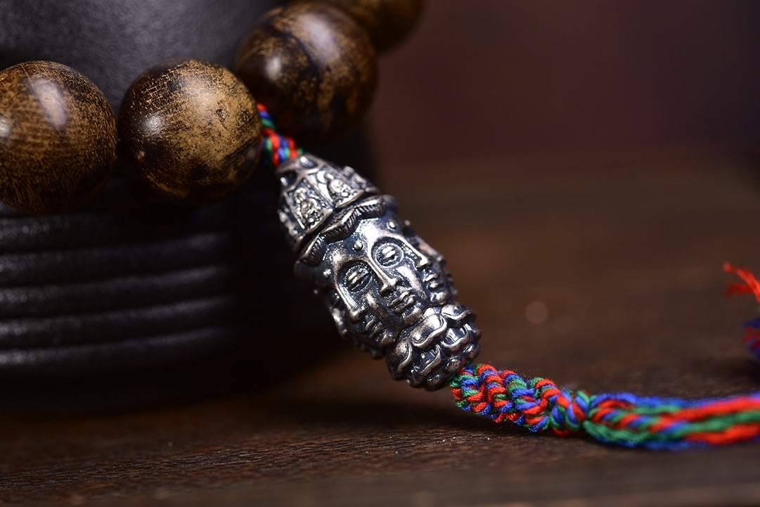 A Exquisite Eaglewood Bracelet - 4