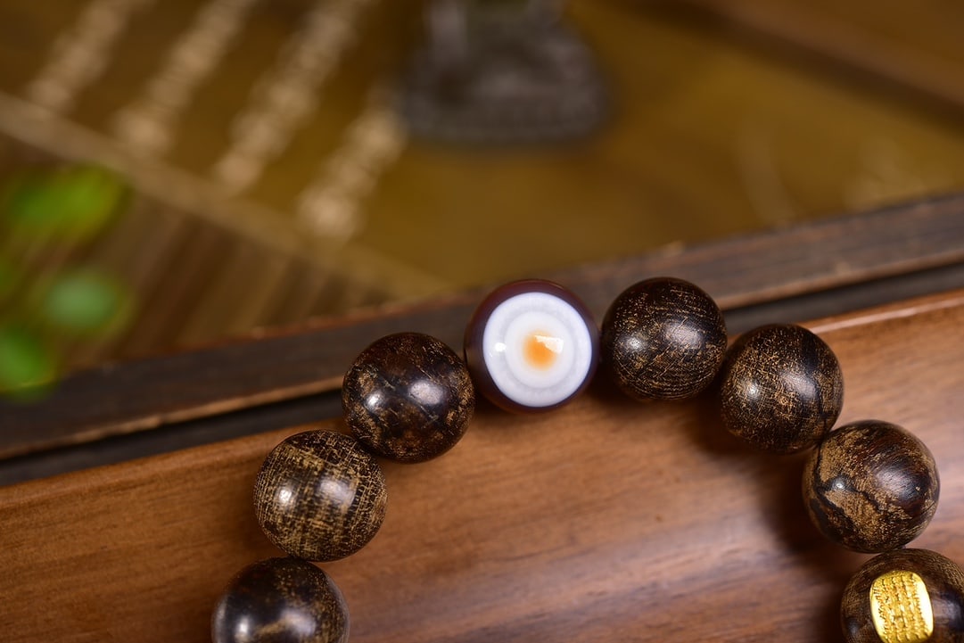 A Exquisite Eaglewood Bracelet - 5