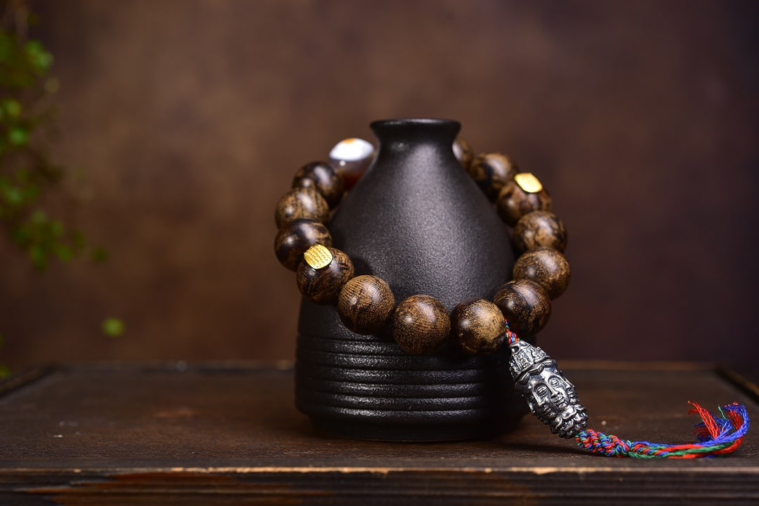 A Exquisite Eaglewood Bracelet - 6