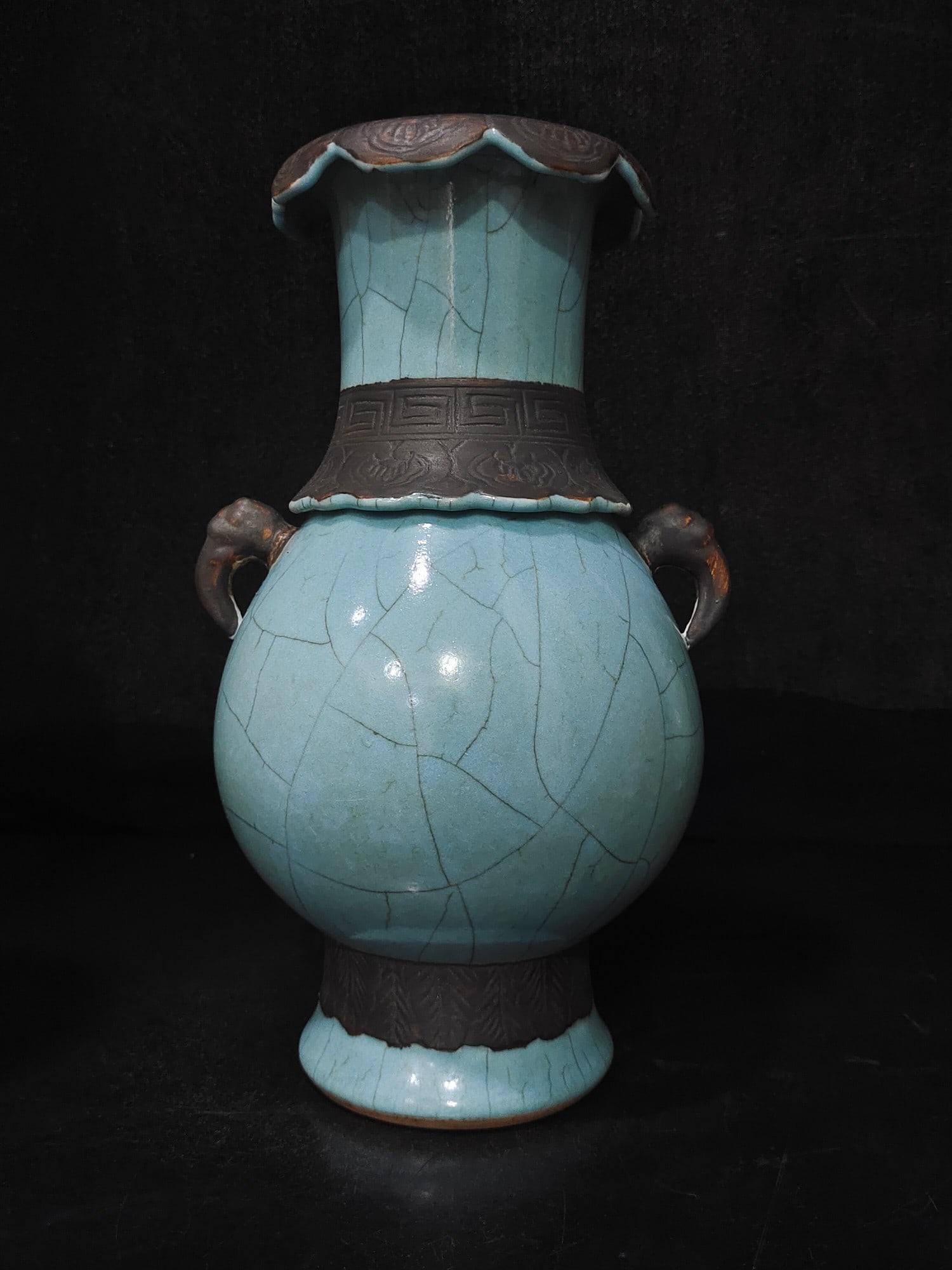 A Exquisite Ge Yao Double-Ears Vase: A Exquisite Ge Yao Double-Ears Vase,Ming Dynasty, China,Chenghua Four-character Mark,Size:10.2inx5.9inx4.3in