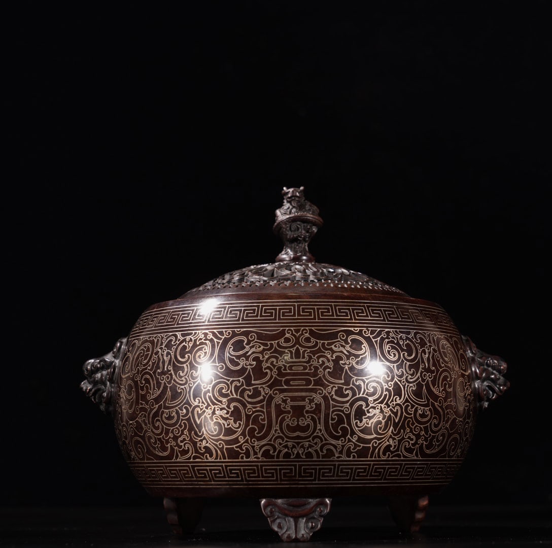 A Exquisite Red Copper Silver-Inlaid Censer: A Exquisite Red Copper Silver-Inlaid Censer,Ming Dynasty, China,With Mark,Size:5.9inx4.3in,Weight:3550g 紫铜错银炉,中国明代,带款