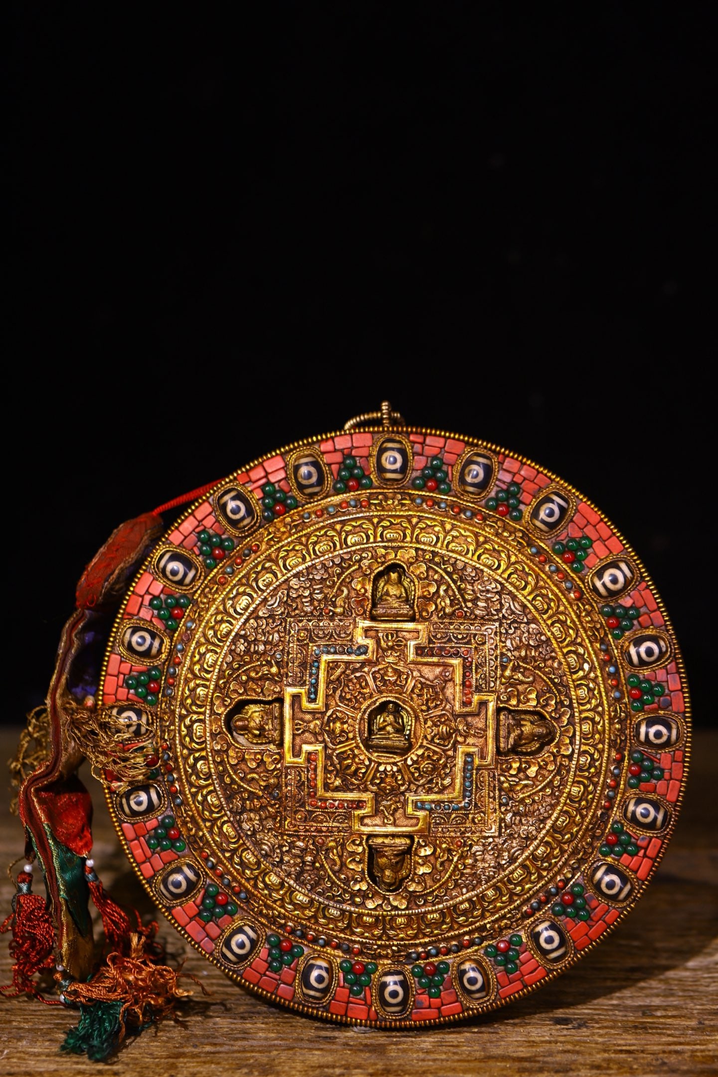 A Exquisite Silver Chiseling Inlaid Gems Thangka: A Exquisite Silver Chiseling Inlaid Gems Thangka,Qing Dynasty, China,Size:9.1inx7.9inx0.8in,Weight:530g