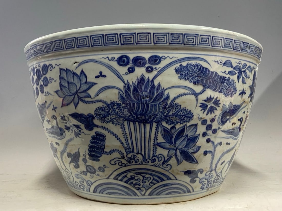 A Exquisite Blue and White Flower and Bird Pattern Vat (1 of 9)