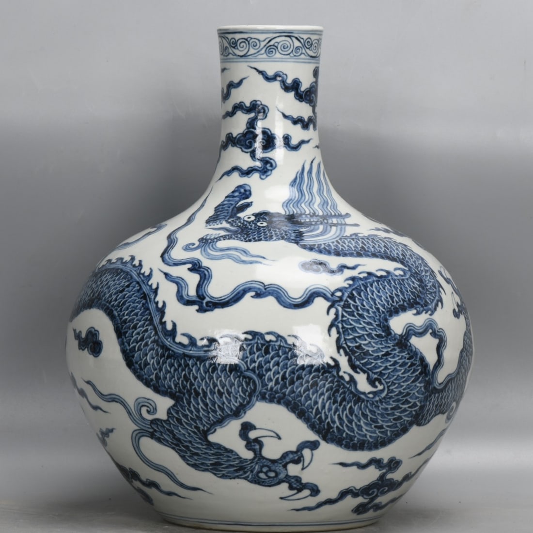 A Exquisite Blue And White Dragon Pattern Vase (1 of 9)