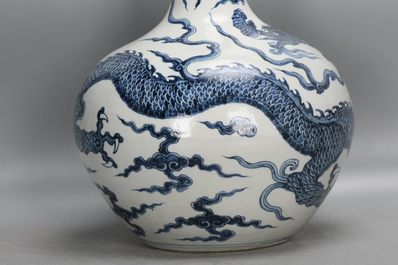 A Exquisite Blue And White Dragon Pattern Vase - 3