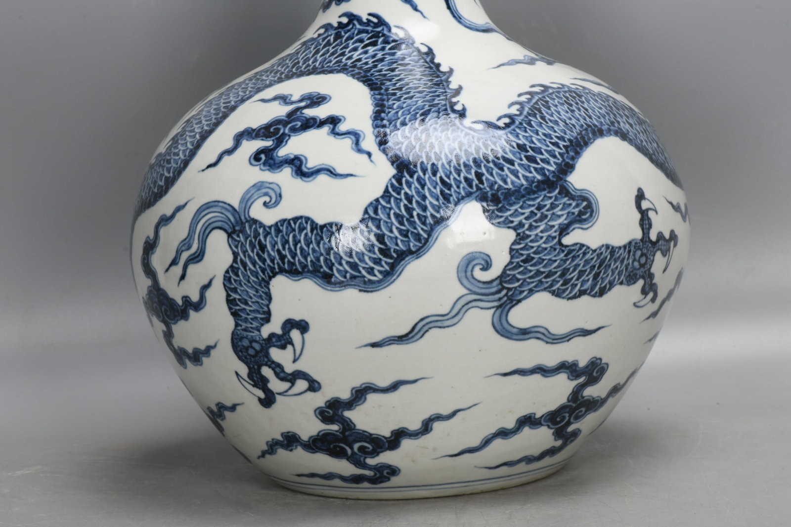 A Exquisite Blue And White Dragon Pattern Vase - 4