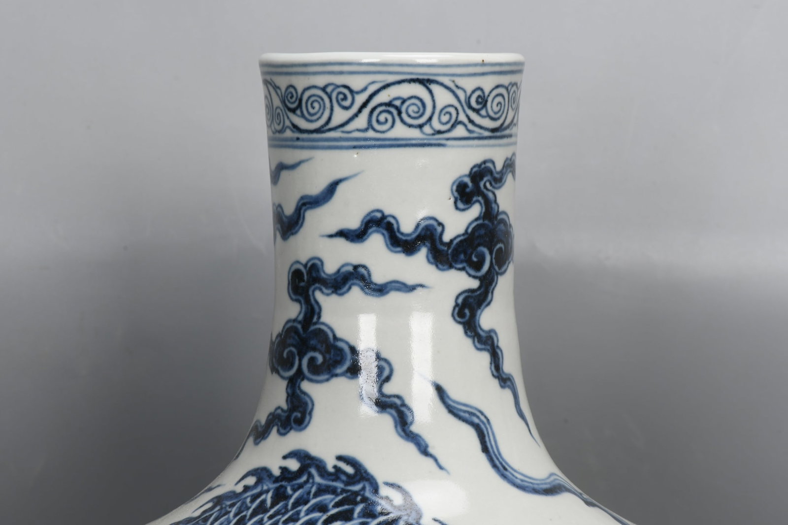 A Exquisite Blue And White Dragon Pattern Vase - 5