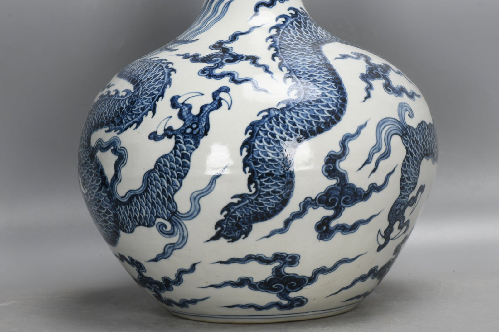 A Exquisite Blue And White Dragon Pattern Vase - 6