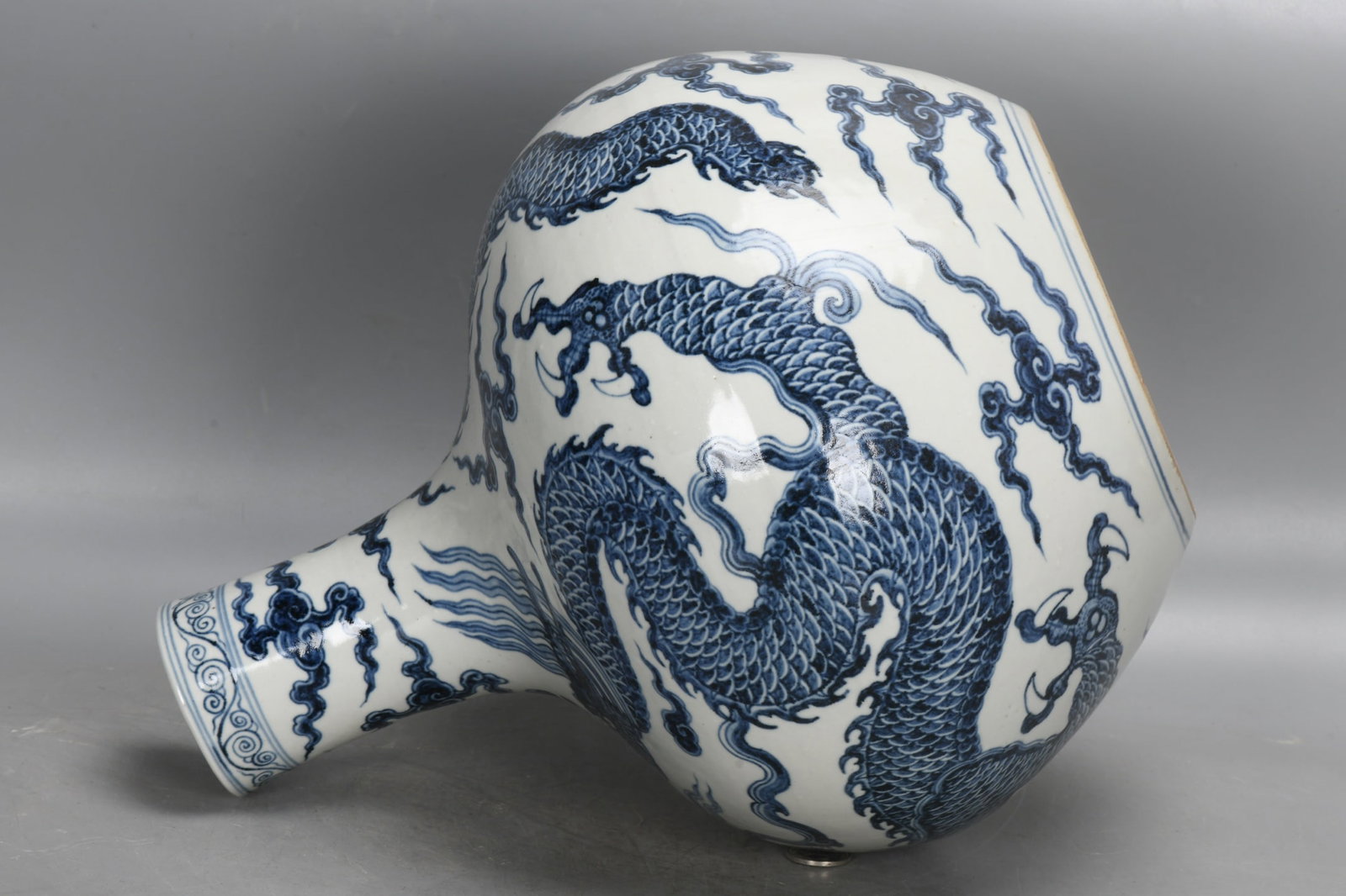 A Exquisite Blue And White Dragon Pattern Vase - 7