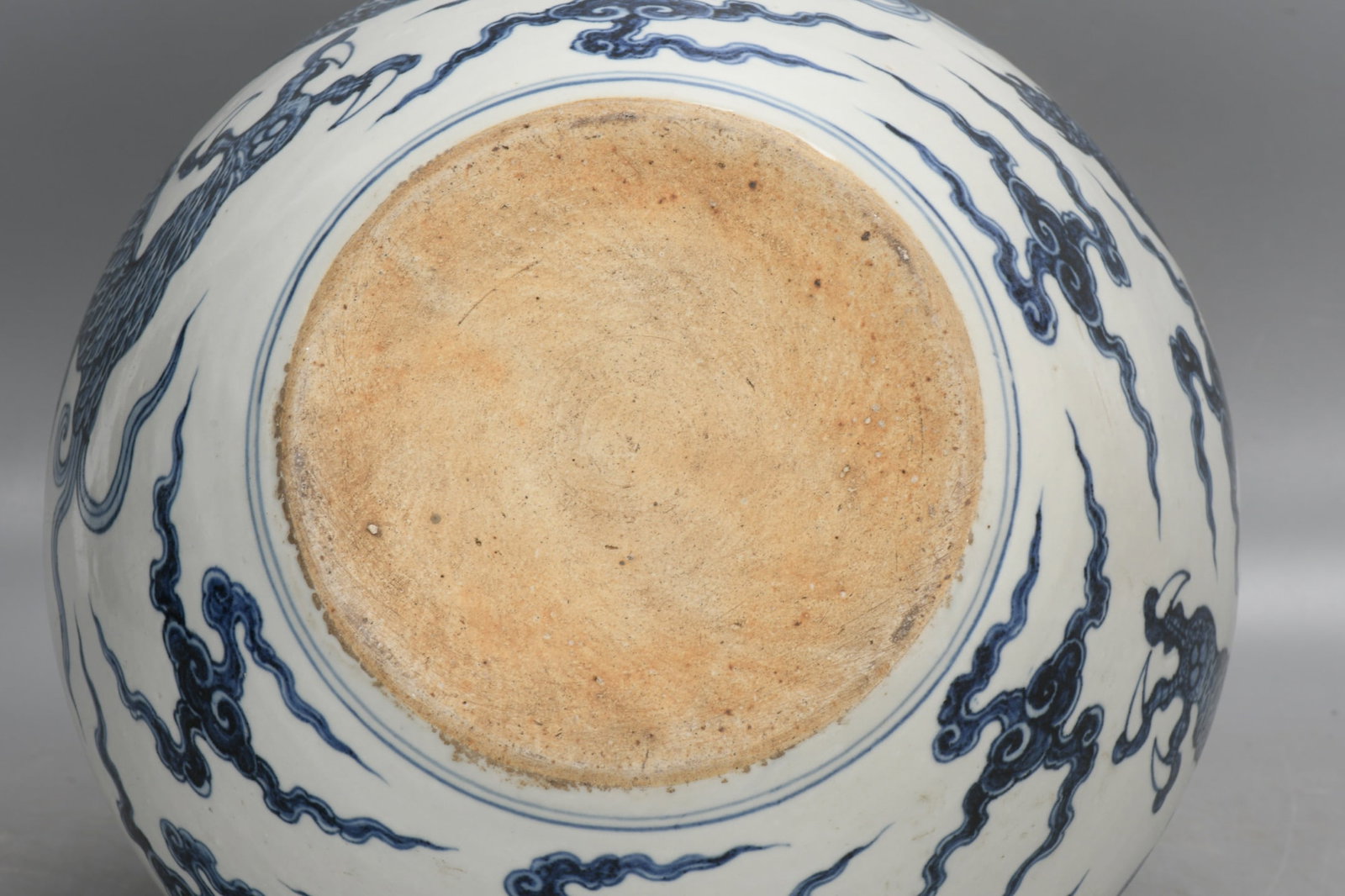 A Exquisite Blue And White Dragon Pattern Vase - 9