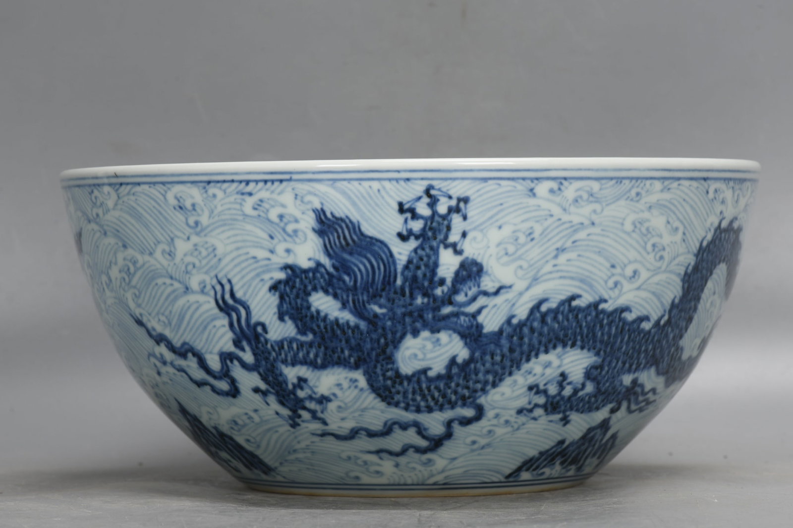 A Exquisite Blue And White Dragon Pattern Bowl (1 of 9)