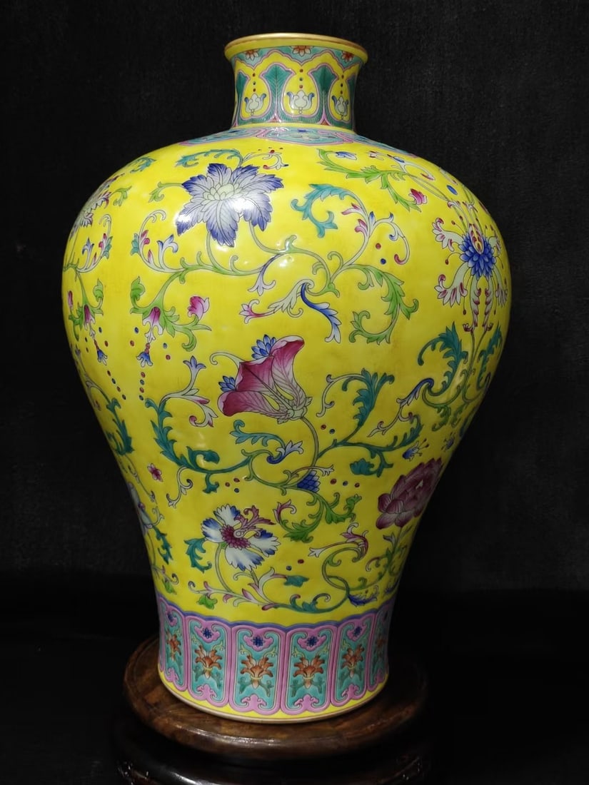 A Exquisite Enamel Lotus Pattern Vase: A Exquisite Enamel Lotus Pattern Vase,Qing Dynasty, China,Qianlong Six-character Mark,Size:15.7inx10.2inx3.1in 珐琅彩缠枝莲纹瓶,中国清