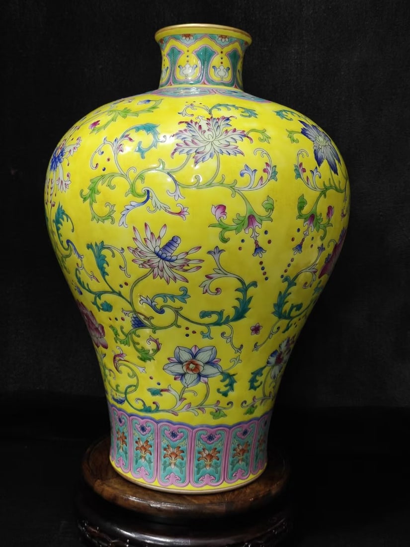 A Exquisite Enamel Lotus Pattern Vase - 2