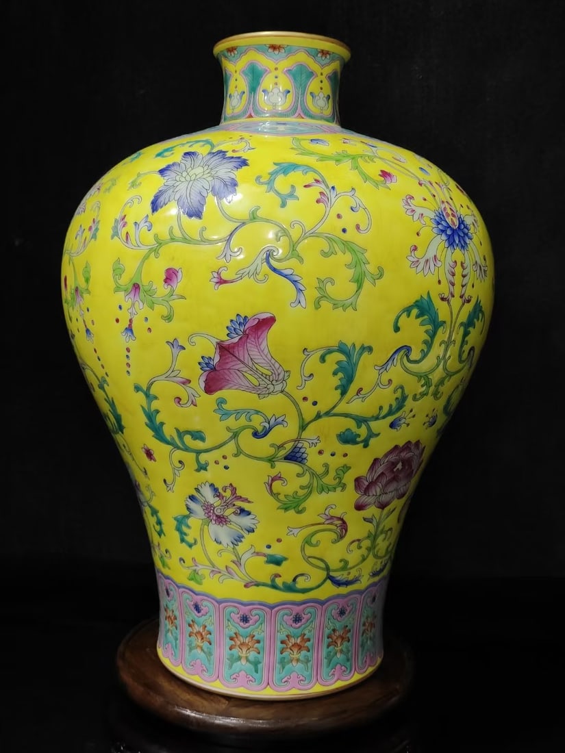 A Exquisite Enamel Lotus Pattern Vase - 3