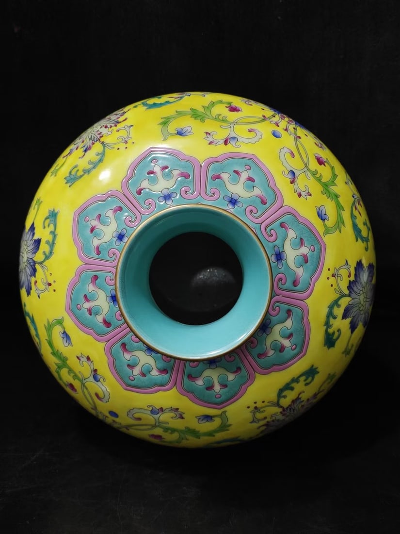 A Exquisite Enamel Lotus Pattern Vase - 4