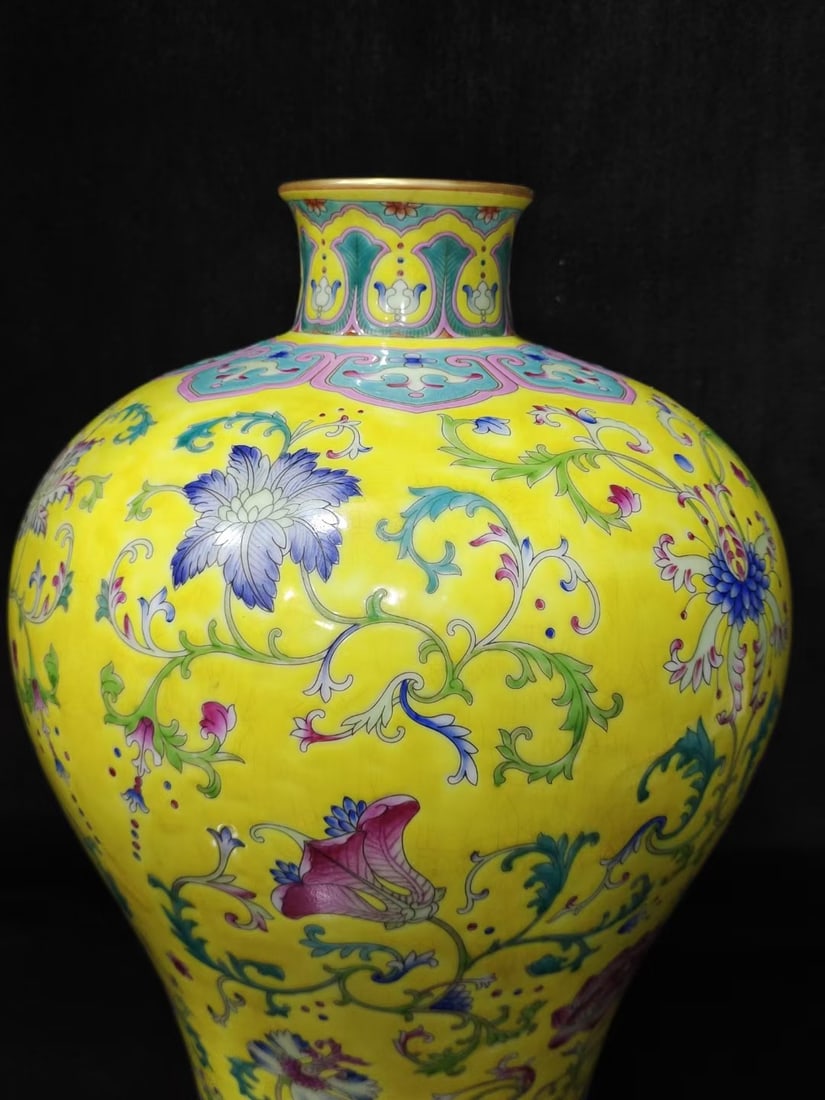 A Exquisite Enamel Lotus Pattern Vase - 5