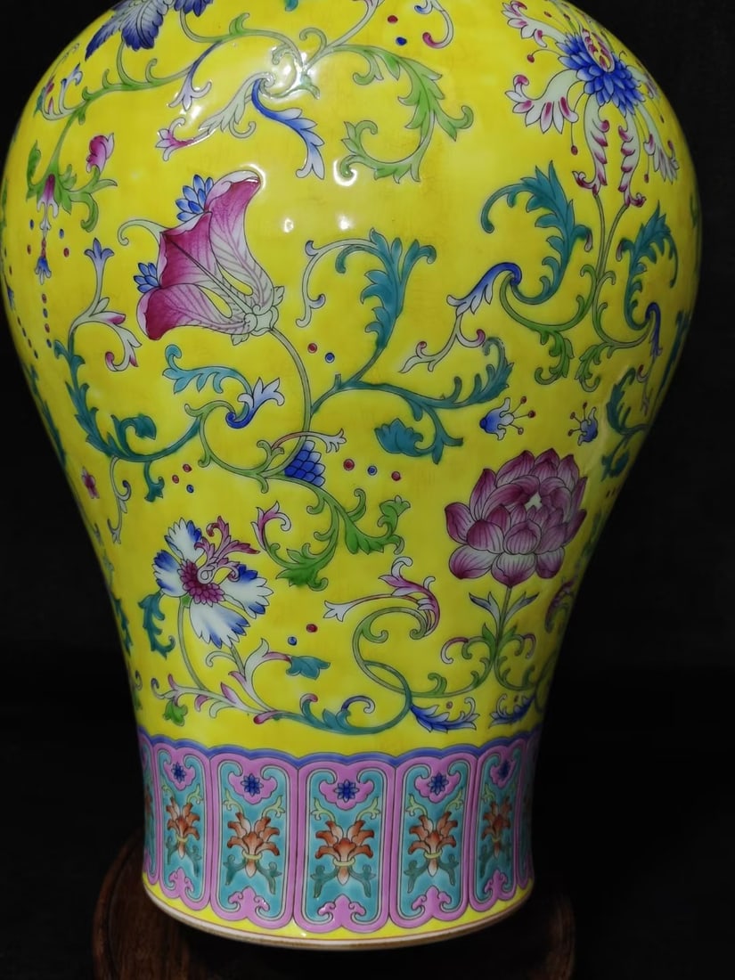 A Exquisite Enamel Lotus Pattern Vase - 6