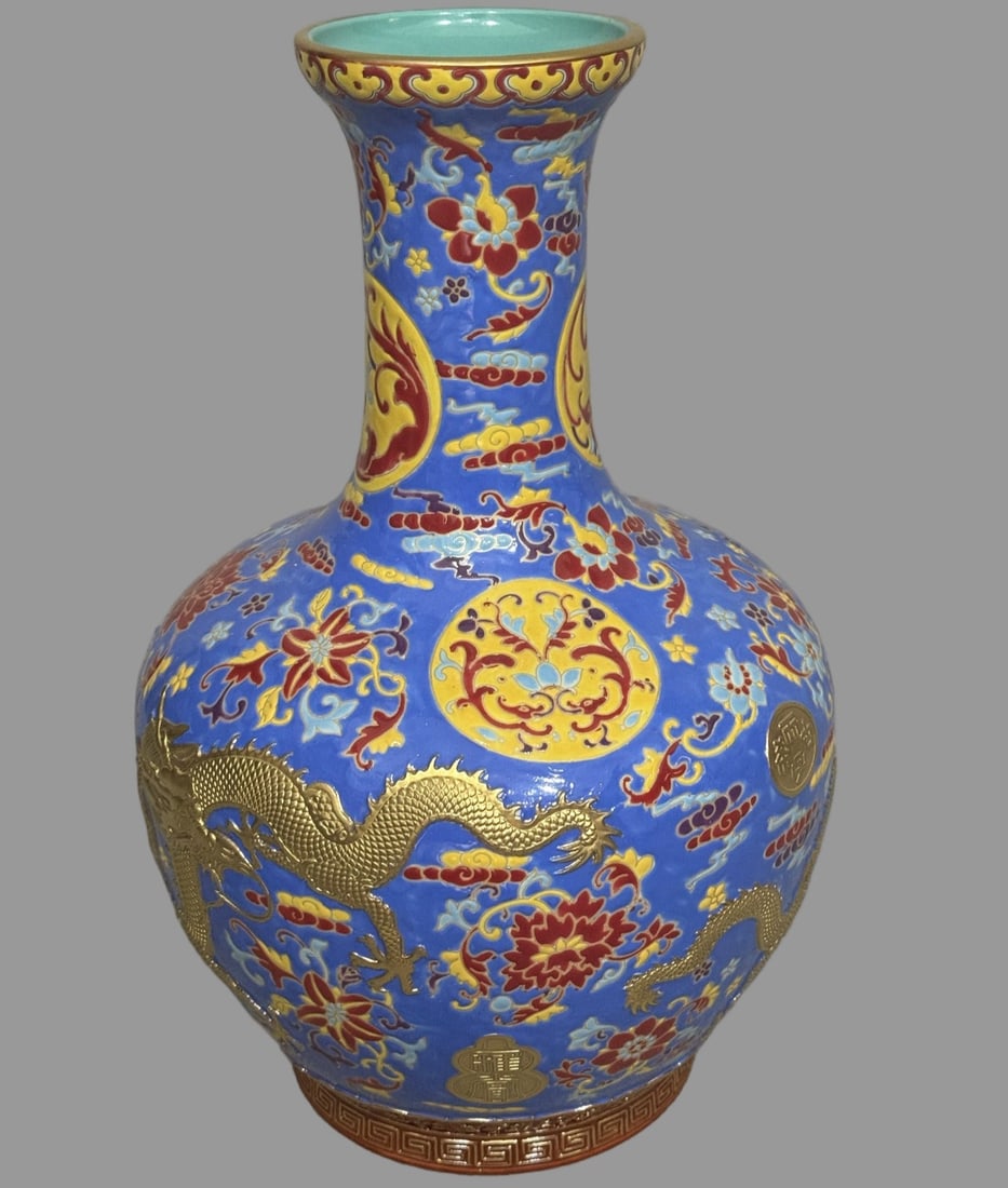 A Exquisite Turquoise Blue Ground Painted Gold Dragon Pattern Vase: A Exquisite Turquoise Blue Ground Painted Gold Dragon Pattern Vase,Qing Dynasty, China,Qianlong Six-character Mark,Size:13.8inx9.8in 松石蓝地描金龙纹
