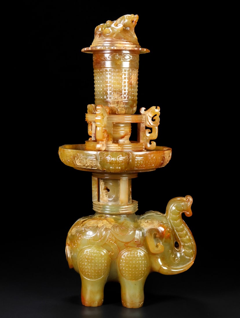 A Exquisite Hotan Jade Elephant Ornament: A Exquisite Hotan Jade Elephant Ornament,Hang Dynasty, China,Size:5.9inx5.3inx12.6in,Weight:4689g 和田玉象摆件,中国汉代