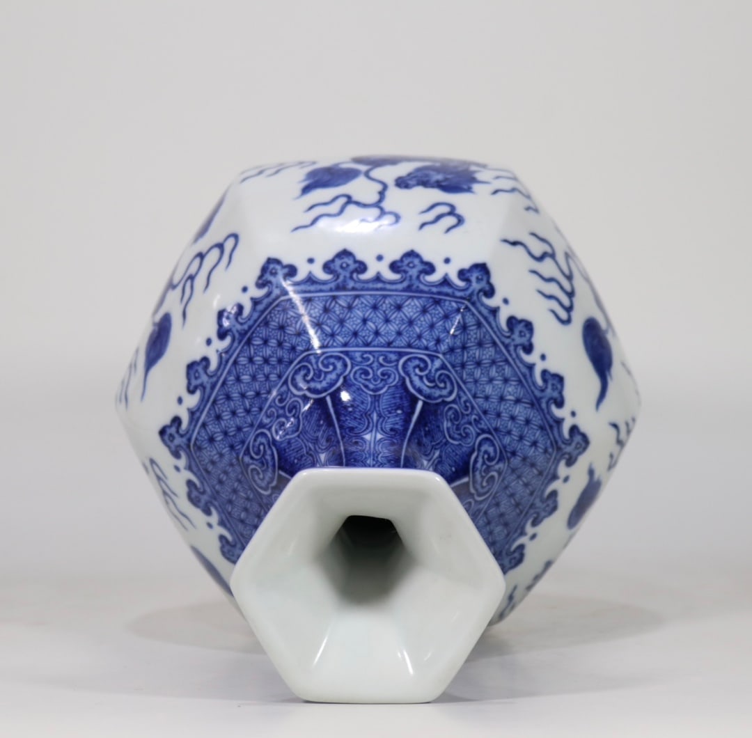 A Exquisite Blue and White Kylin Pattern Vase - 5