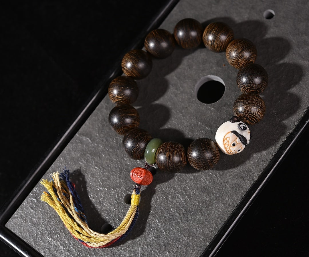 A Exquisite Eaglewood Bracelet - 2