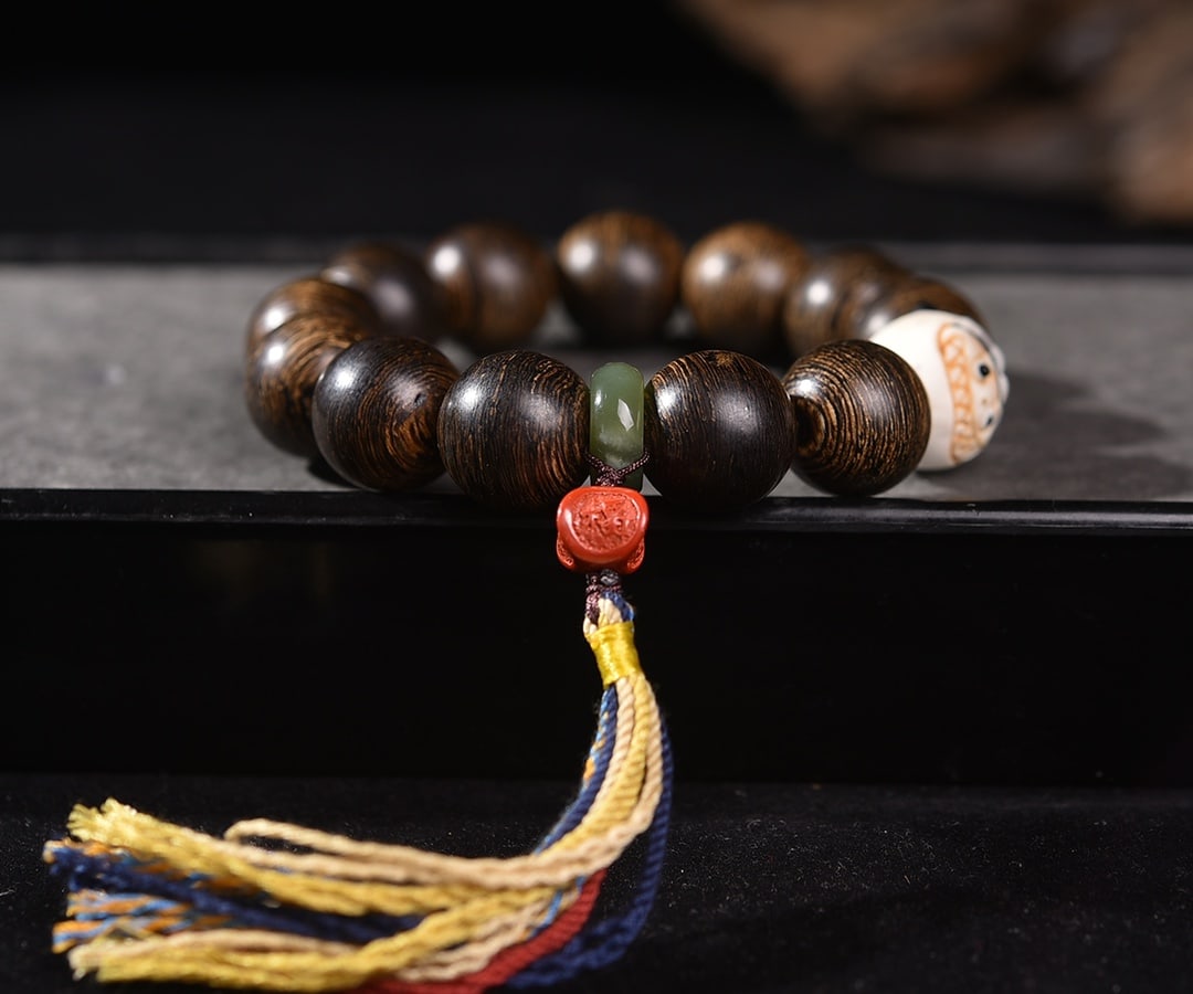 A Exquisite Eaglewood Bracelet - 3