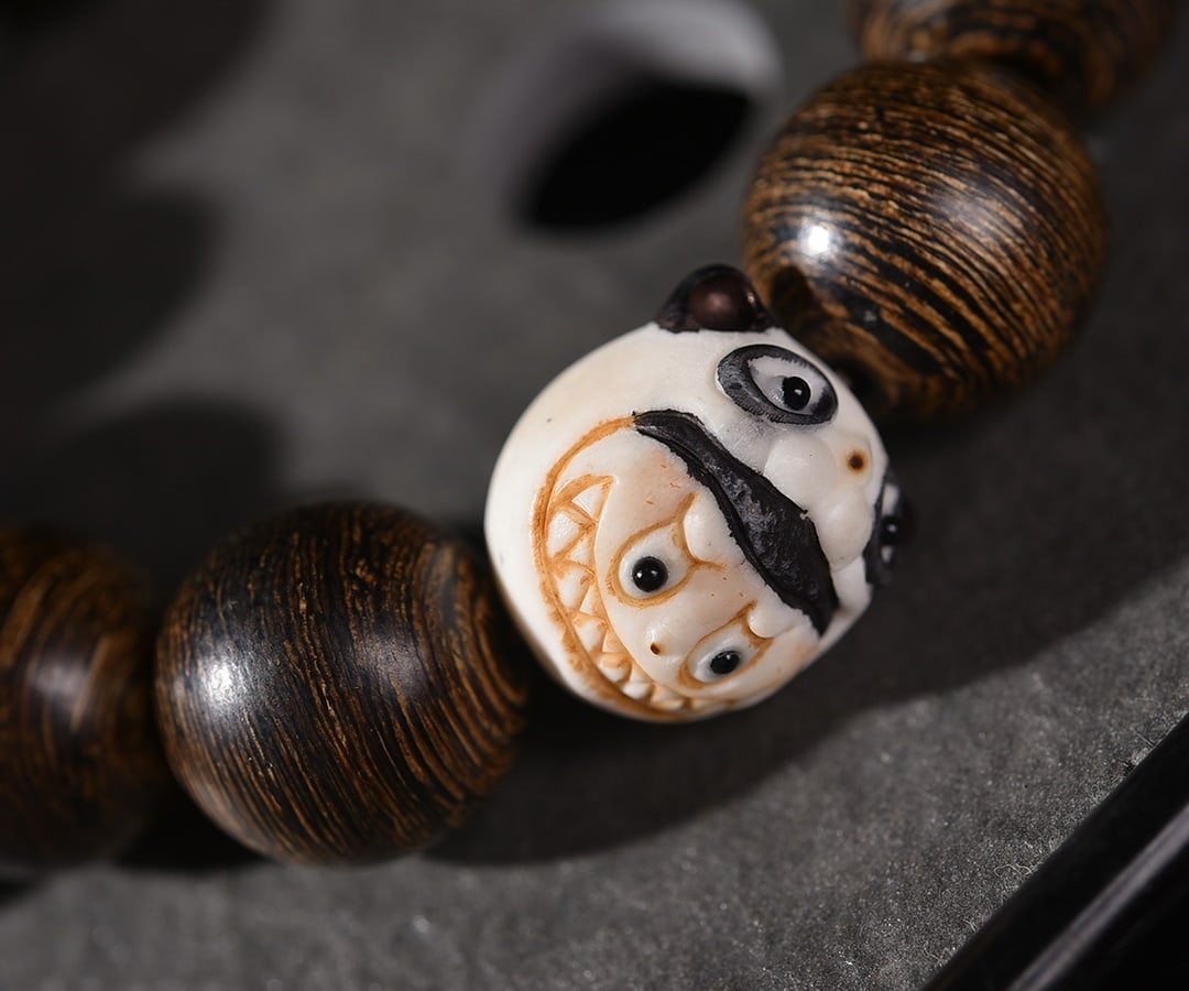 A Exquisite Eaglewood Bracelet - 4