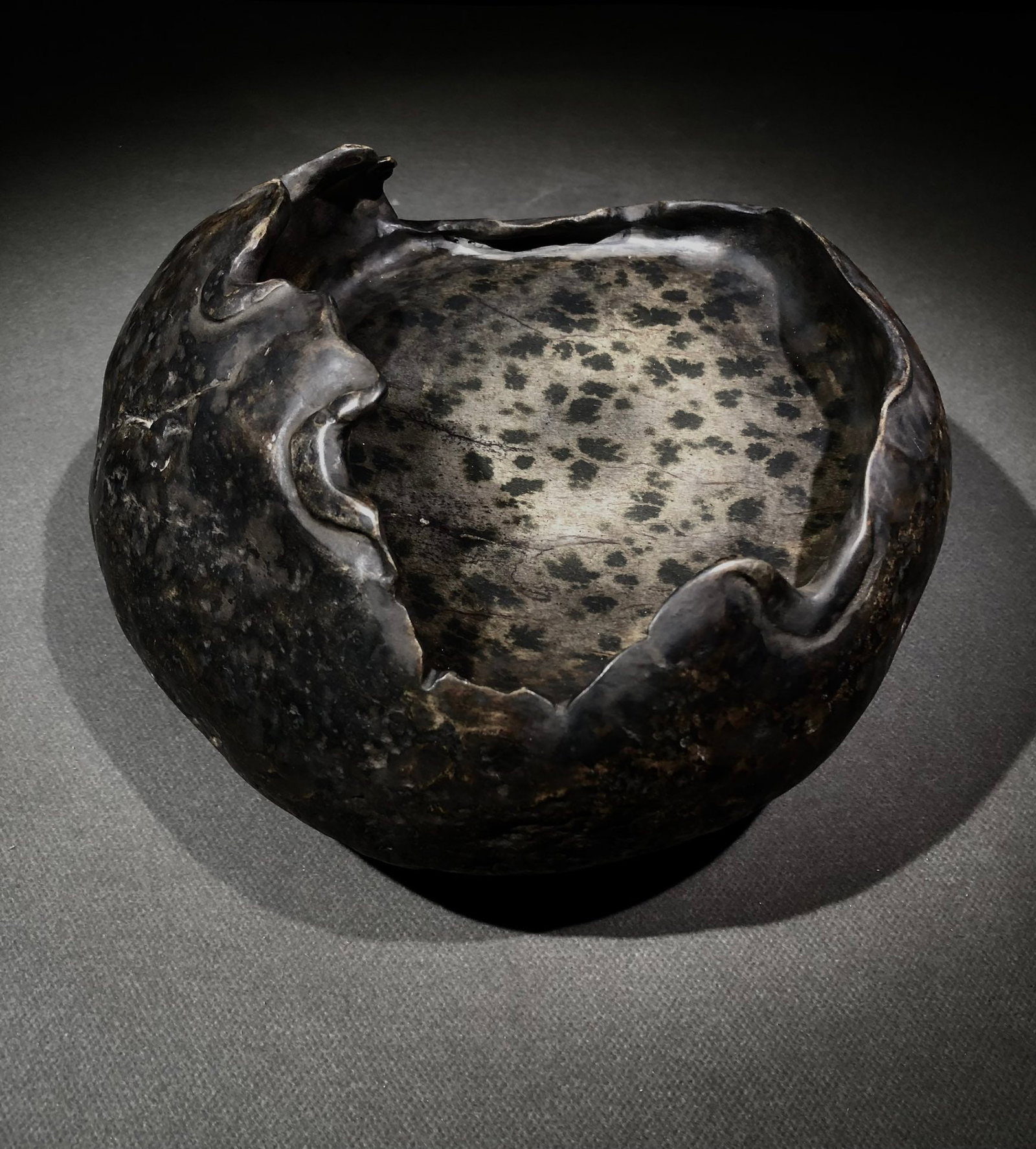 A Exquisite Leopard Pattern Stone Inkstone - 3