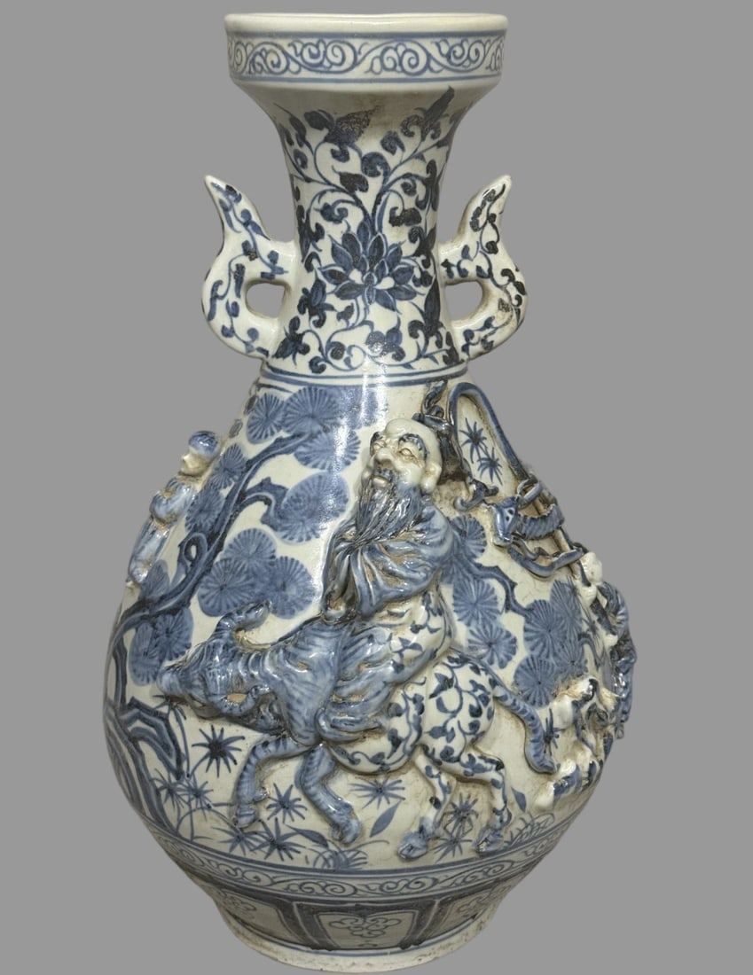 A Exquisite Blue and White Figures Pattern Double-Ears Vase: A Exquisite Blue and White Figures Pattern Double-Ears Vase,Ming Dynasty, China,Size:17.3inx13in 青花人物纹双耳瓶,中国明代