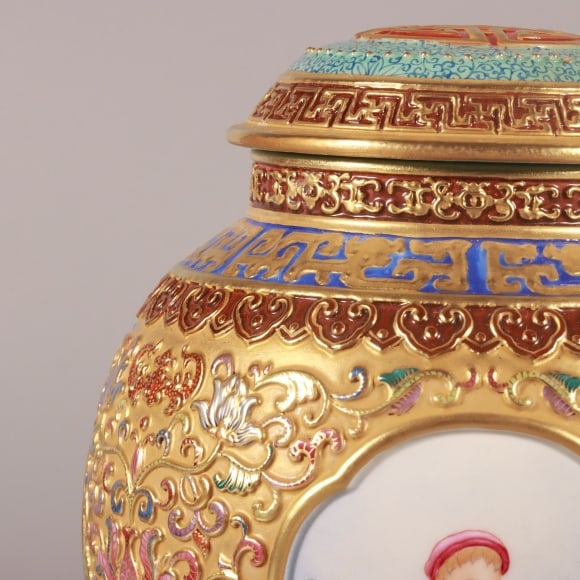 A Exquisite Enamel Gold Ground Lotus Pattern Figures Pattern Jar - 2
