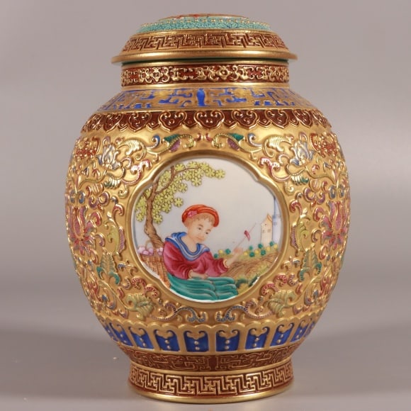 A Exquisite Enamel Gold Ground Lotus Pattern Figures Pattern Jar - 5
