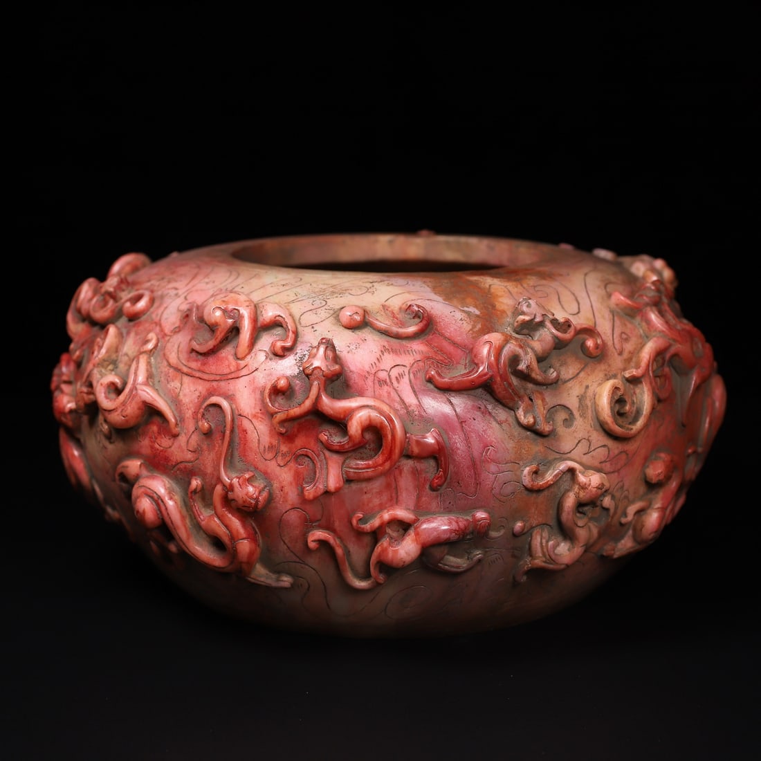 A Exquisite Hotan Jade Dragon Vat: A Exquisite Hotan Jade Dragon Vat,Han Dynasty, China,Size:10.6in(diameter)x5.3in(height),Weight:5628g 和田玉龙缸,中国汉代