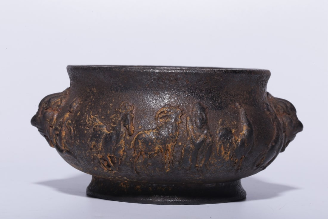 A Exquisite Iron Twelve Chinese Zodiac Signs Censer: A Exquisite Iron Twelve Chinese Zodiac Signs Censer,Qing Dynasty, China,Qianlong Four-character Mark,Size:3inx5.7in,Weight:883g 铁制十二生肖纹香炉