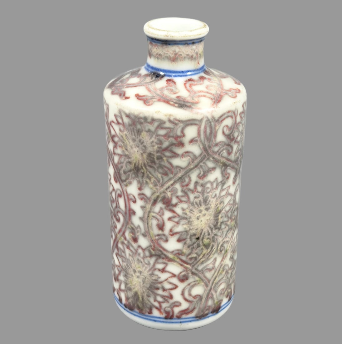 A Exquisite Underglaze-Red Lotus Pattern Snuff Bottle - 2