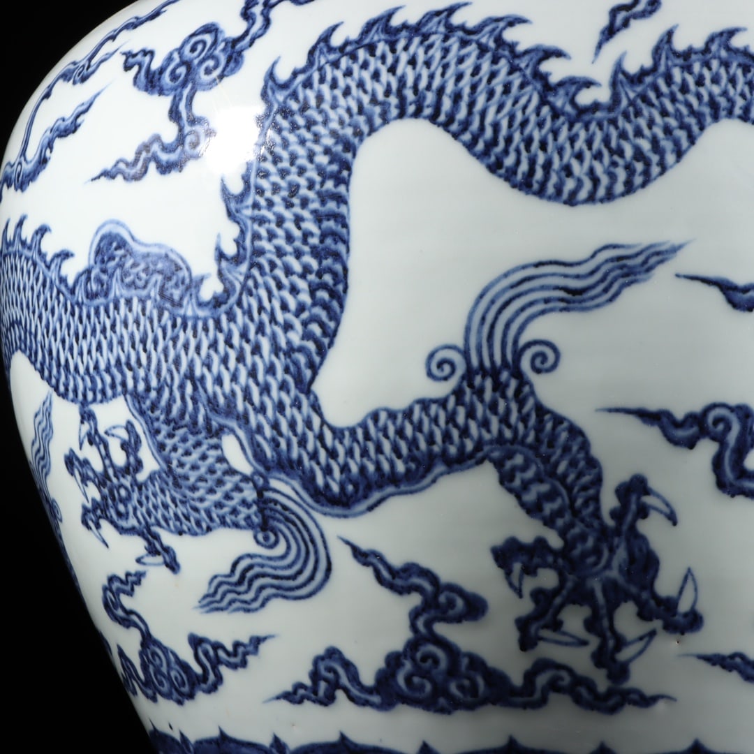 A Exquisite Blue and White Dragon Pattern Jar - 6