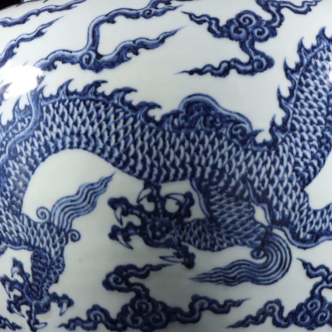 A Exquisite Blue and White Dragon Pattern Jar - 7