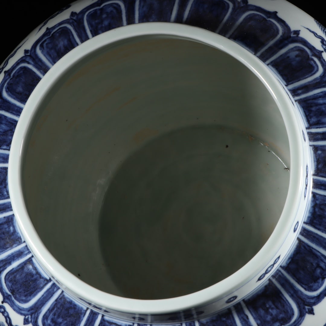 A Exquisite Blue and White Dragon Pattern Jar - 8