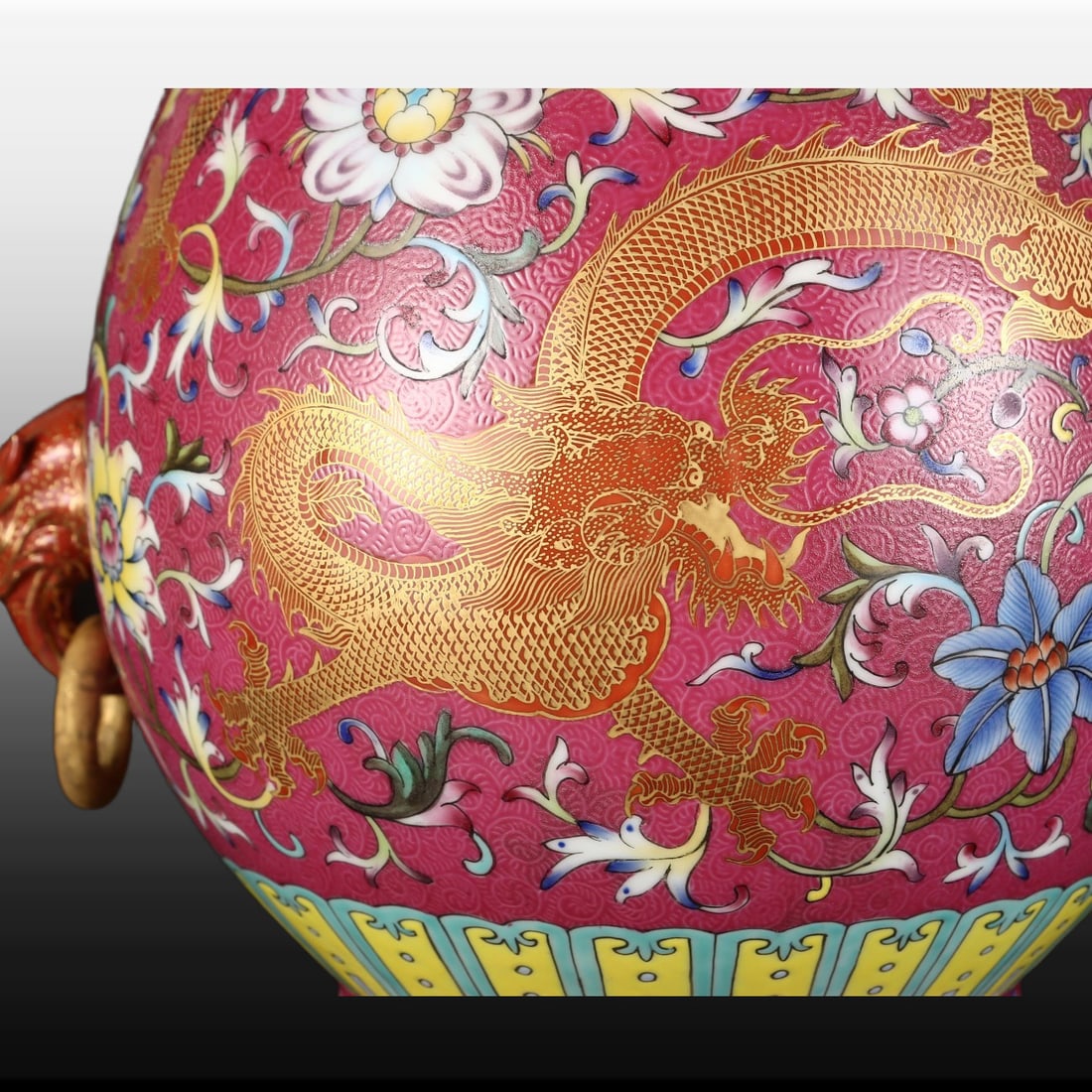 A Exquisite Ruby Red-Glazed Painted Gold Dragon Pattern Vase - 4