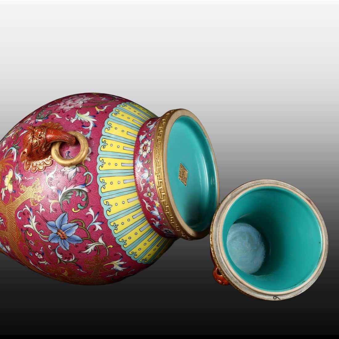 A Exquisite Ruby Red-Glazed Painted Gold Dragon Pattern Vase - 7