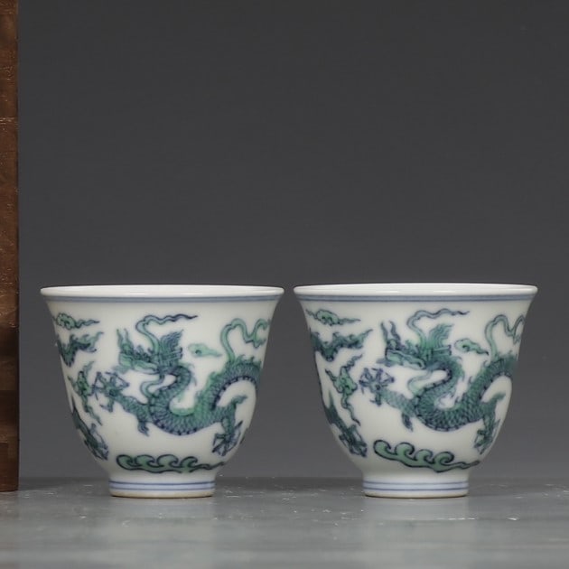 A pair of Exquisite Green Color Dragon Pattern Cup: A pair of Exquisite Green Color Dragon Pattern Cup,Ming Dynasty, China,Chenghua Six-character Mark,Size:2inx2.4in