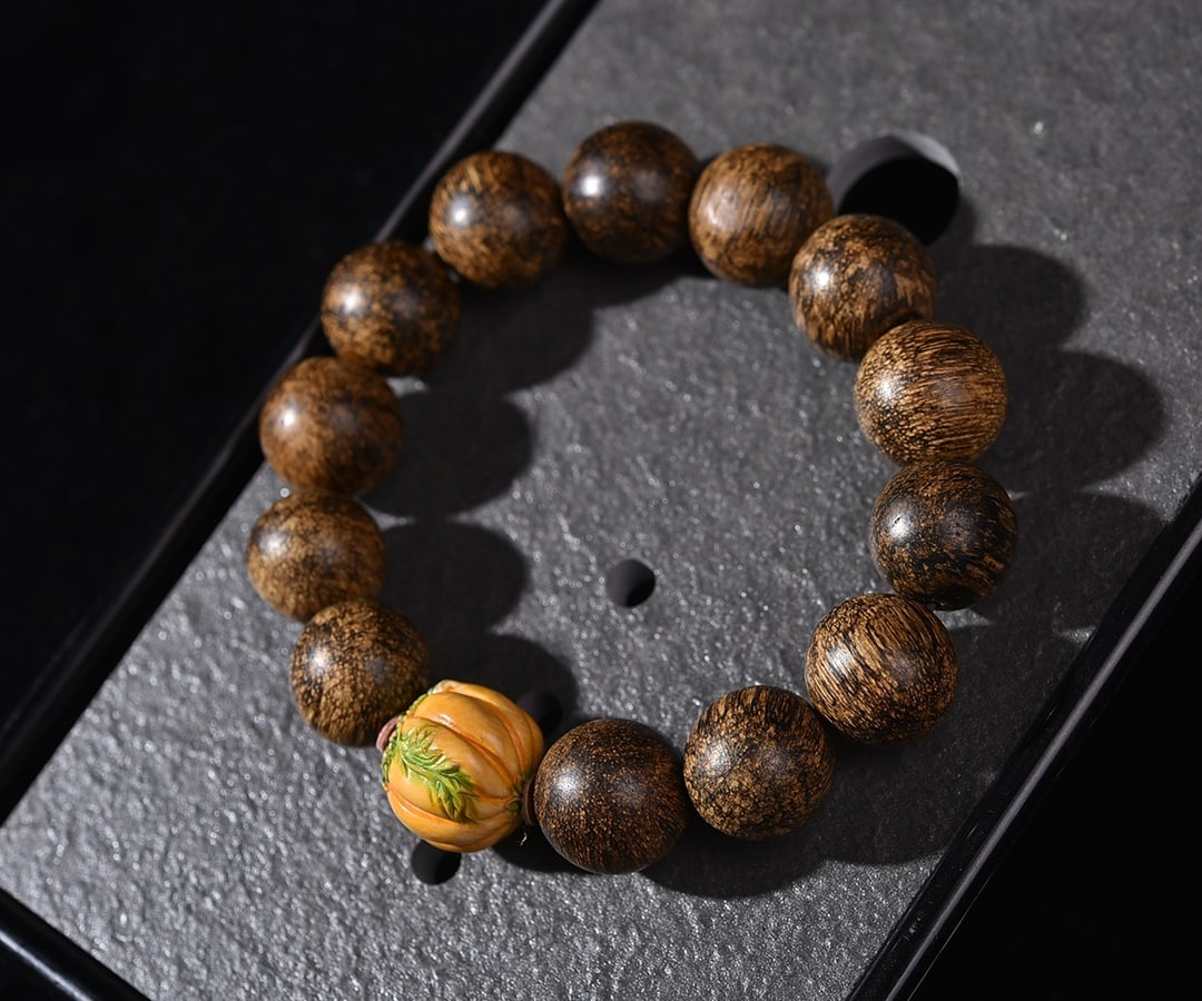 A Exquisite Eaglewood Bracelet - 2