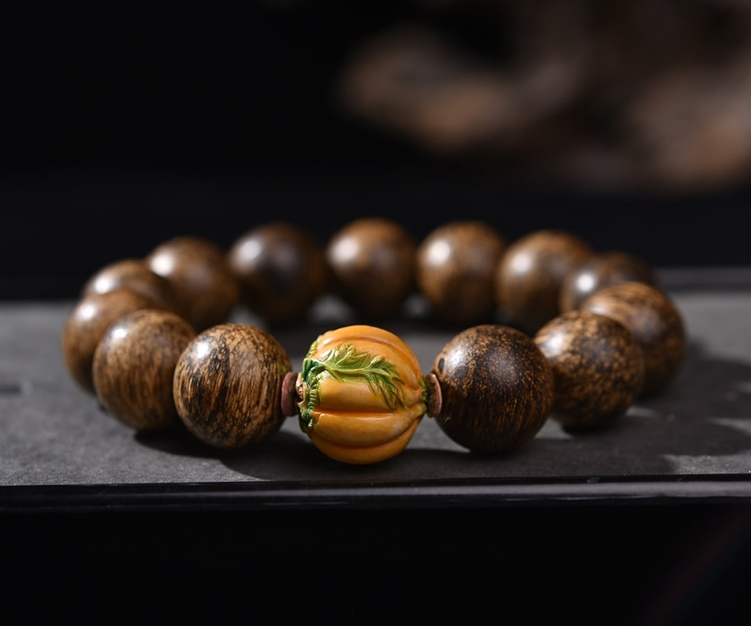 A Exquisite Eaglewood Bracelet - 3