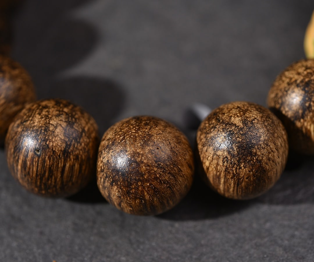 A Exquisite Eaglewood Bracelet - 5