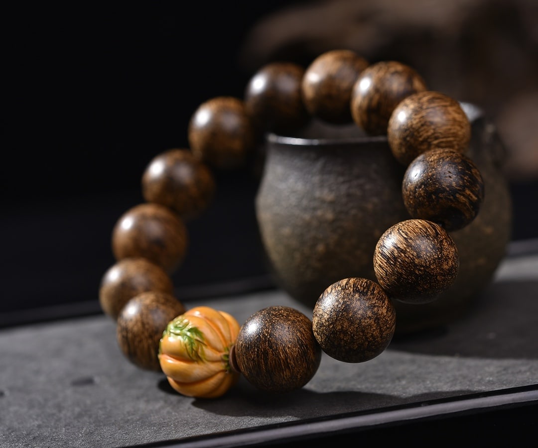 A Exquisite Eaglewood Bracelet - 6