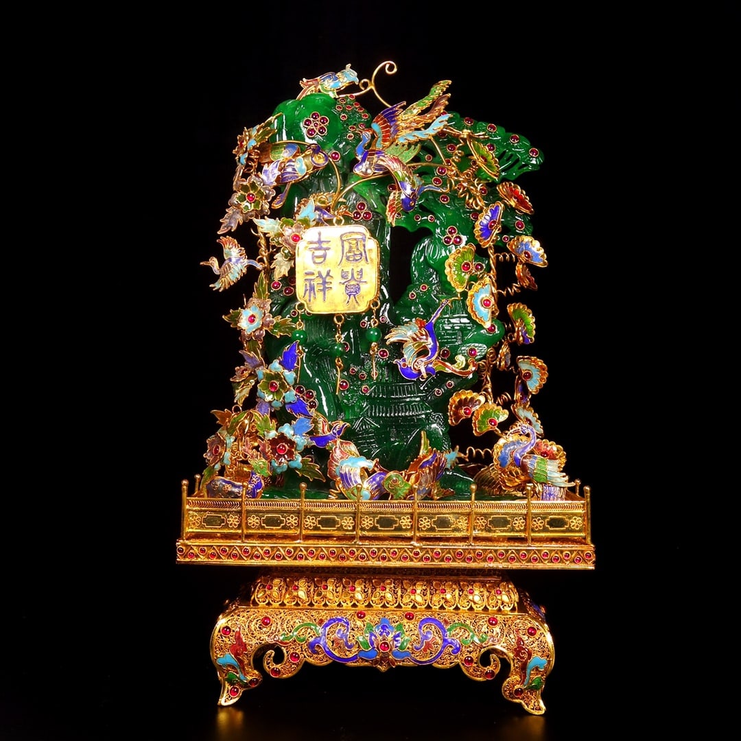 A Exquisite Filigree Cover with Gold Inlaid Bashan Jade Landscape Ornament: A Exquisite Filigree Cover with Gold Inlaid Bashan Jade Landscape Ornament,Qing Dynasty, China,Qianlong Four-character Mark,Size:15.7inx9.4in,Weight:3193g