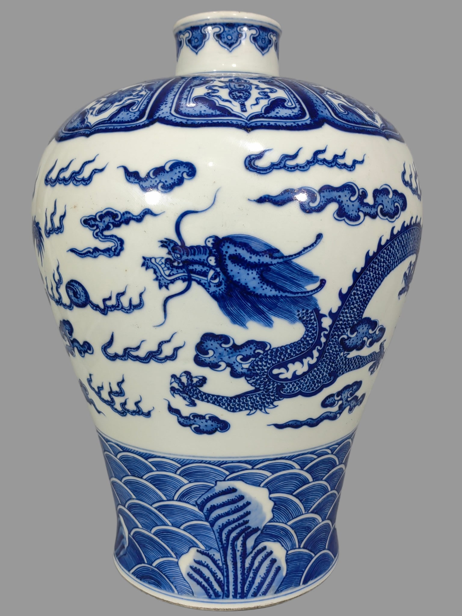 A Exquisite Blue and White Dragon Pattern Vase - 3
