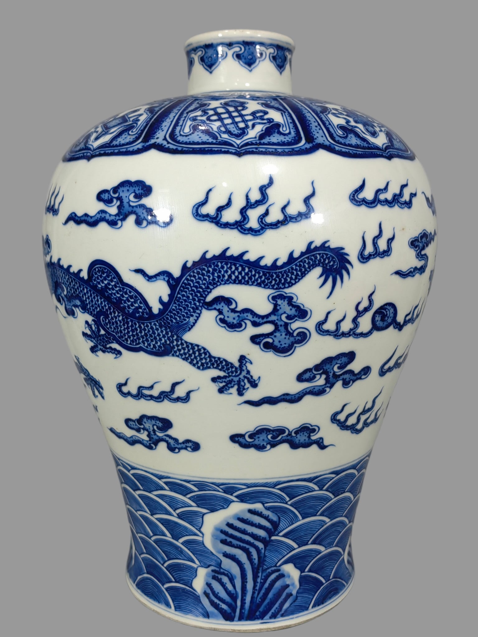 A Exquisite Blue and White Dragon Pattern Vase - 4