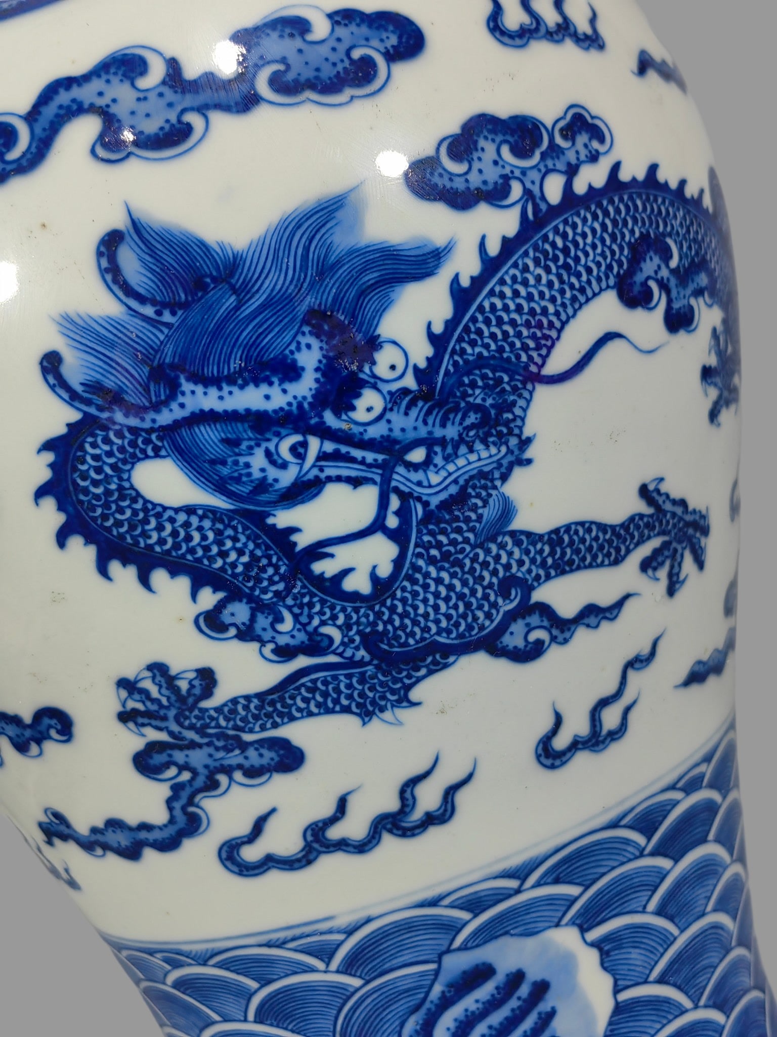 A Exquisite Blue and White Dragon Pattern Vase - 6