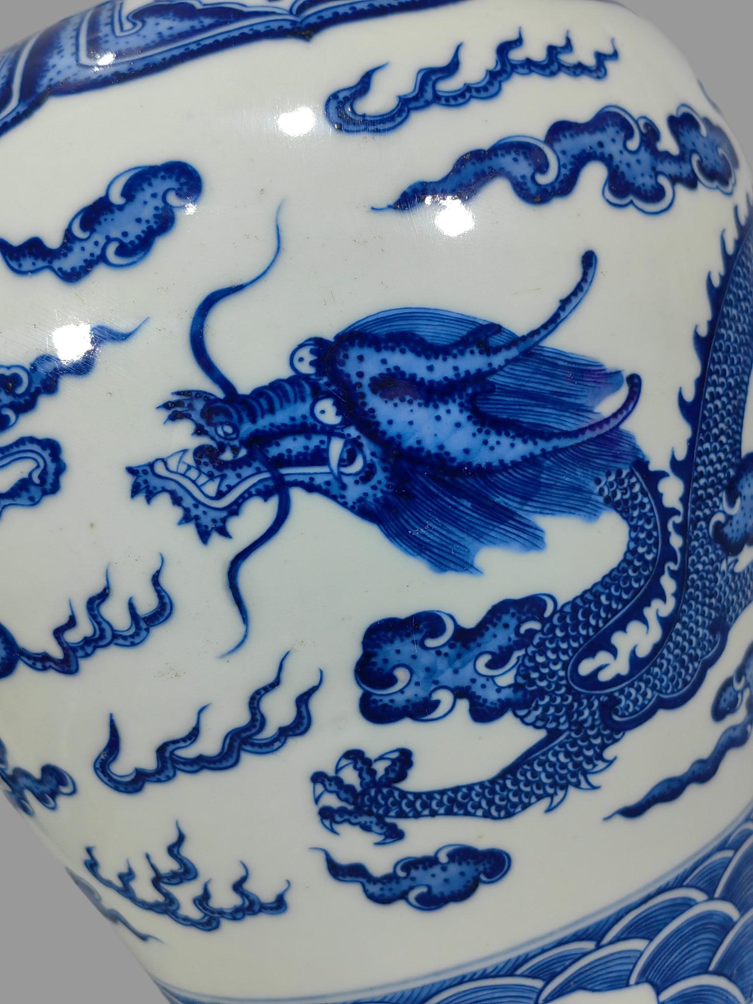 A Exquisite Blue and White Dragon Pattern Vase - 7
