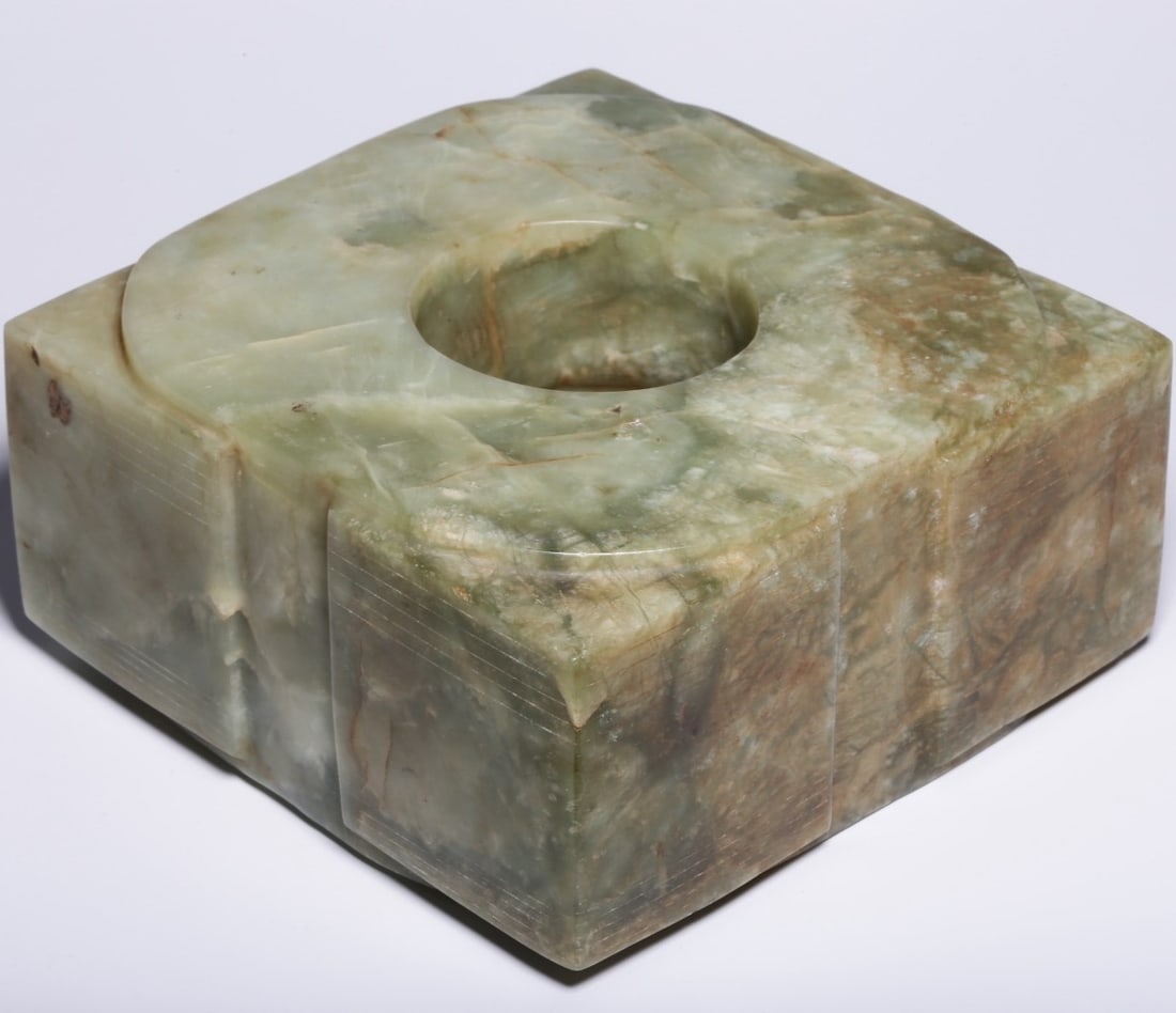 A Exquisite Gaogu Jade Ornament: A Exquisite Gaogu Jade Ornament,Ancient Time, China,Size:3inx5.9in,Weight:3807g 高古玉摆件,远古时期